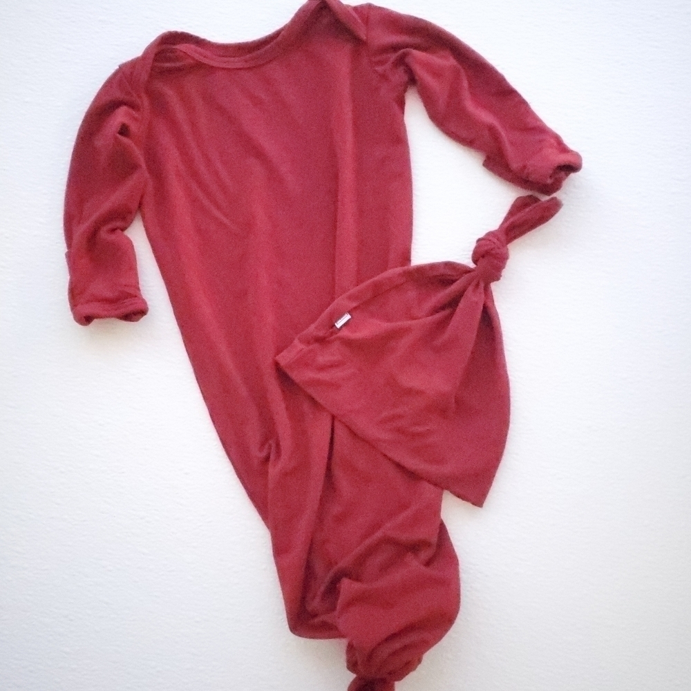 joss + j 2 Piece Knotted Sleeping Gown & Hat Set Maroon Solid Baby 0-3 Months